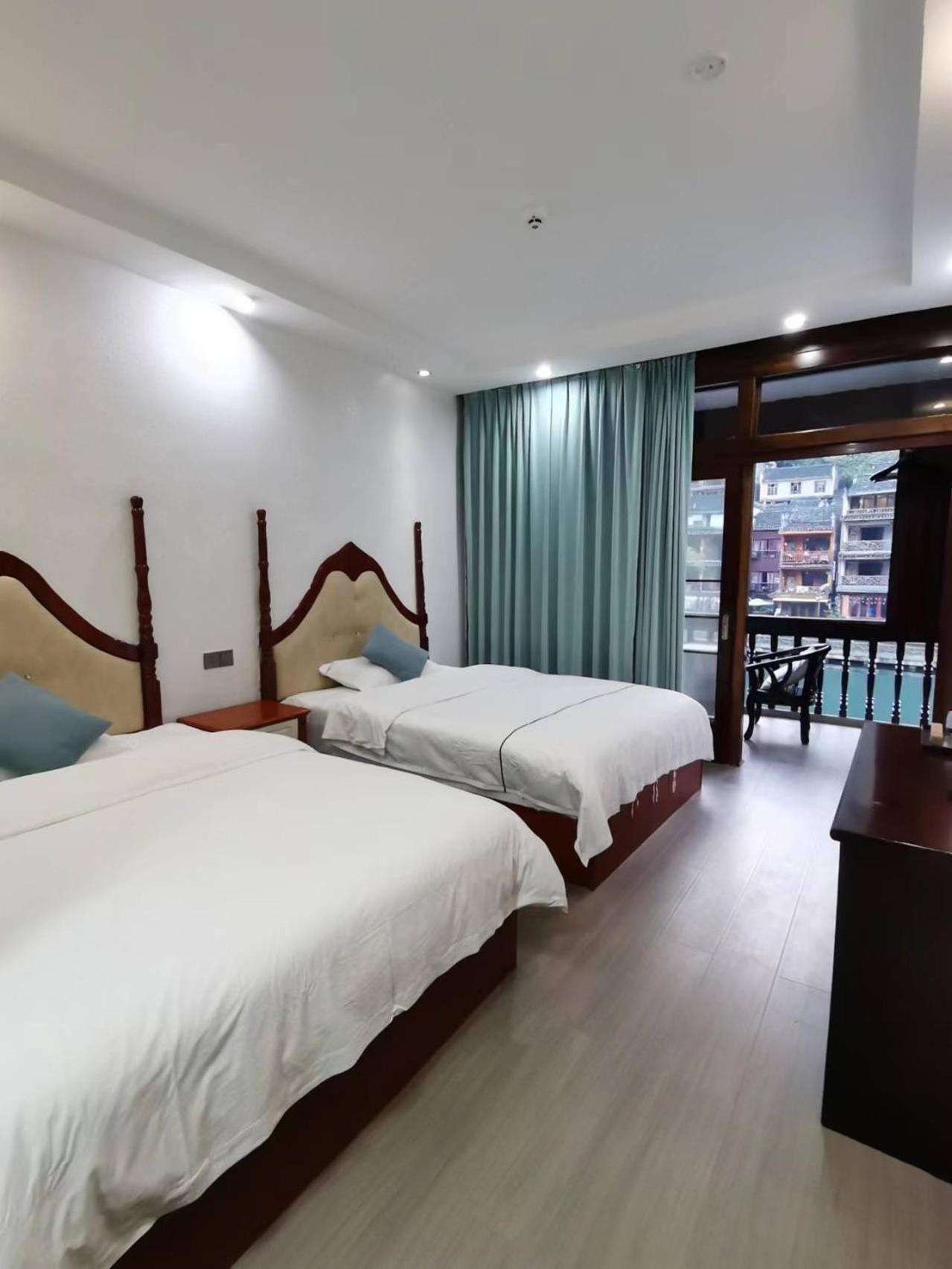 Fenghuang Ancient Town Lazy Cat Riverside Inn 外观 照片