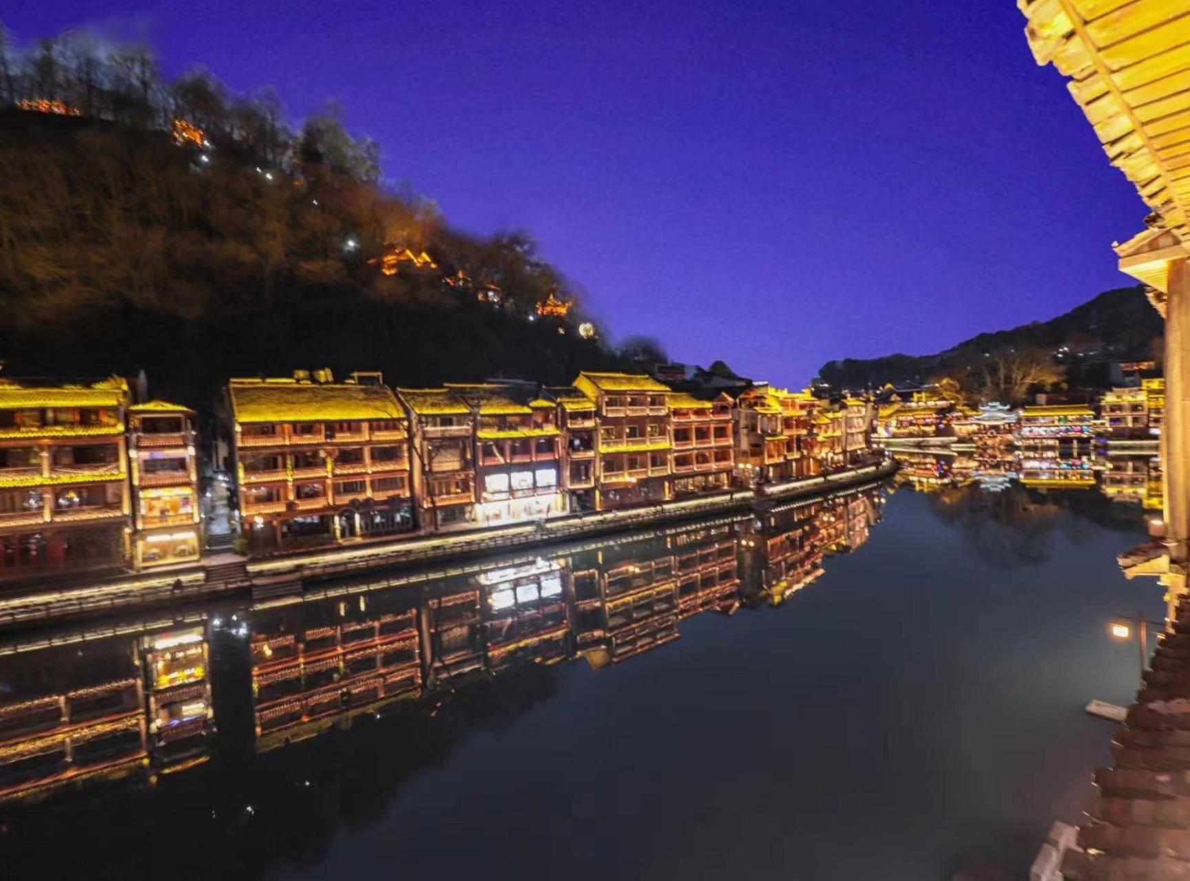 Fenghuang Ancient Town Lazy Cat Riverside Inn 外观 照片