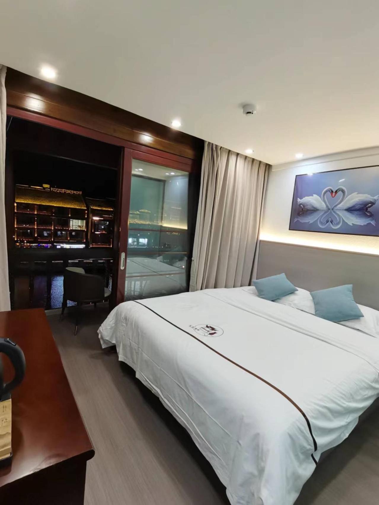 Fenghuang Ancient Town Lazy Cat Riverside Inn 外观 照片