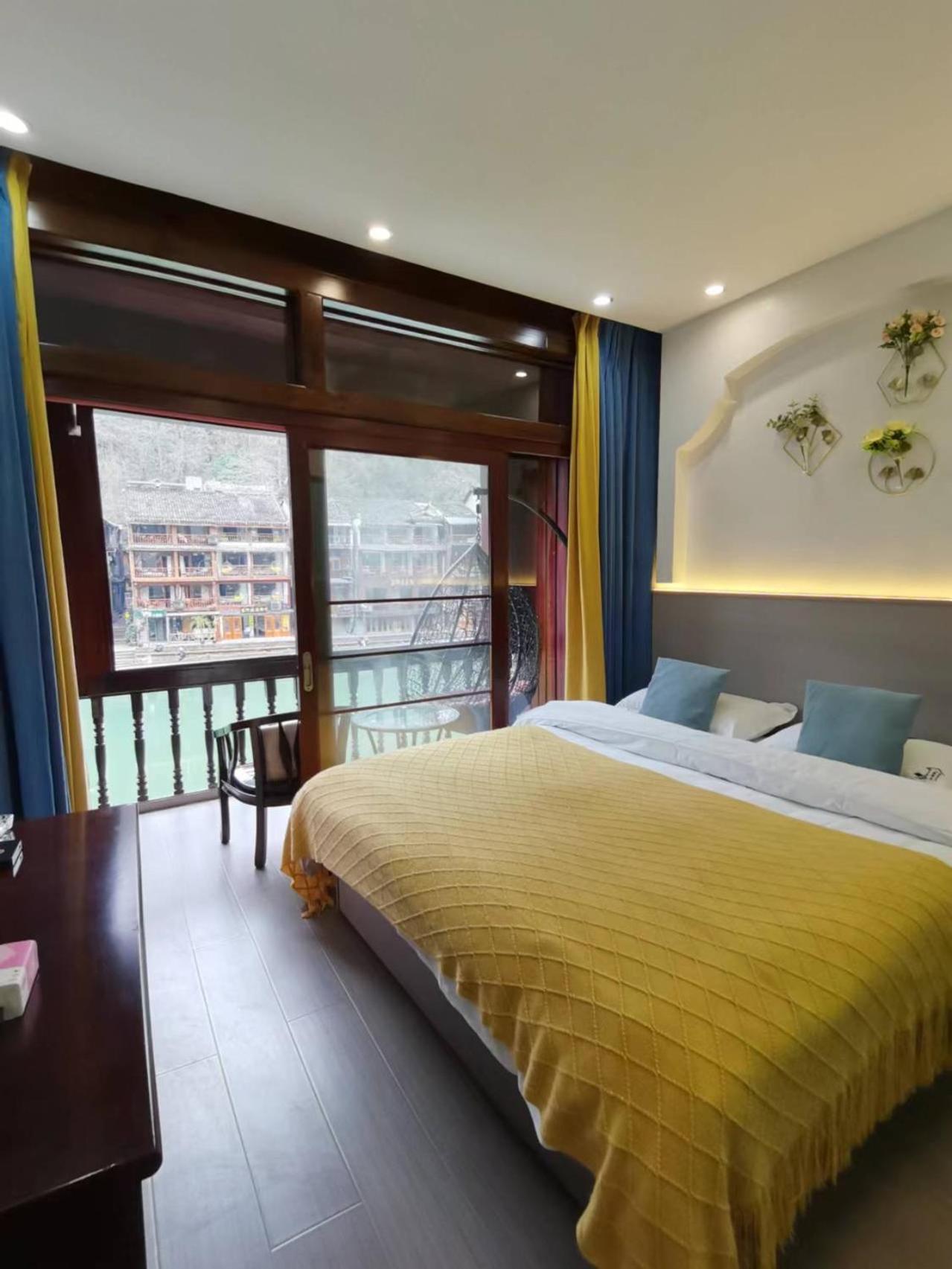 Fenghuang Ancient Town Lazy Cat Riverside Inn 外观 照片