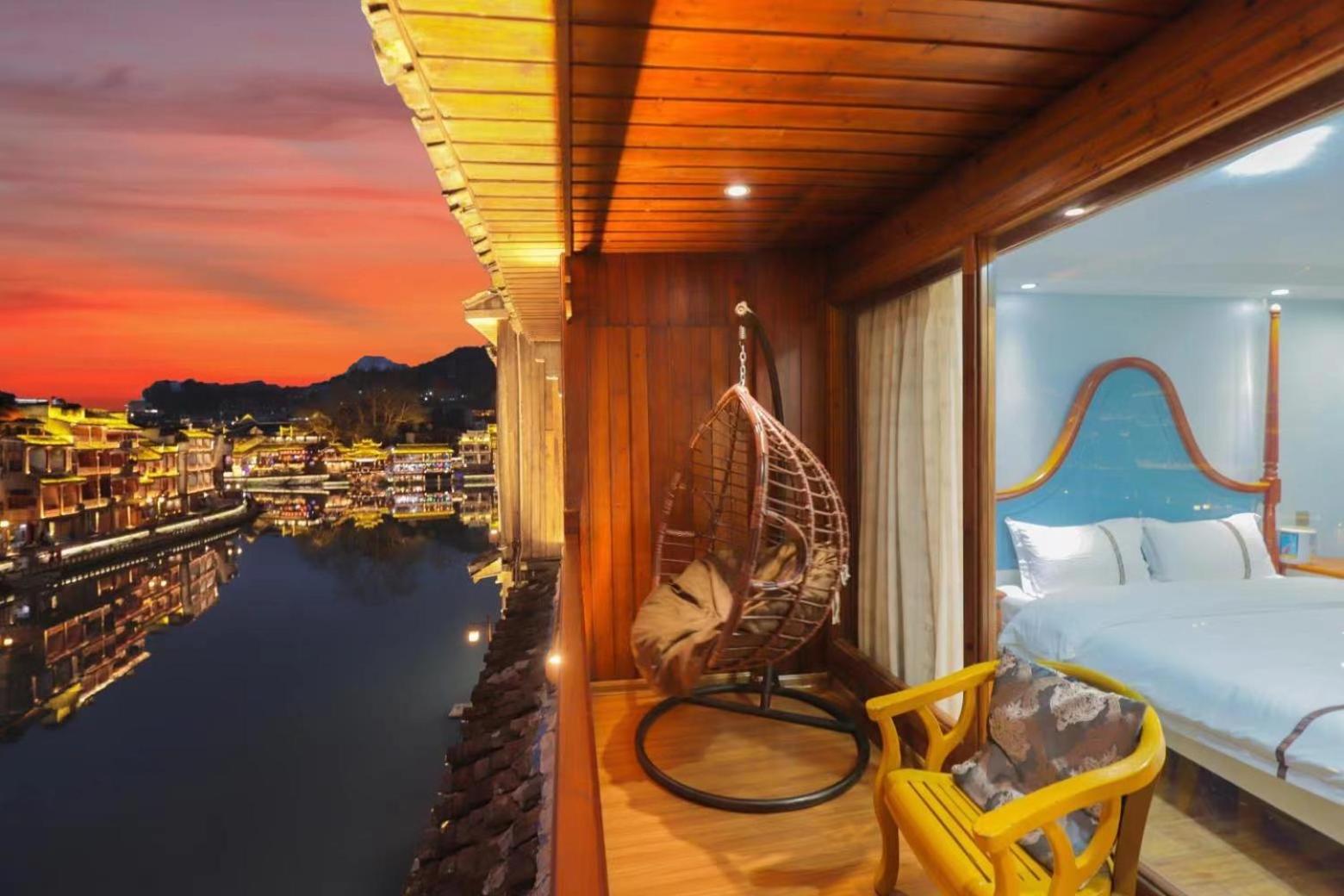 Fenghuang Ancient Town Lazy Cat Riverside Inn 外观 照片