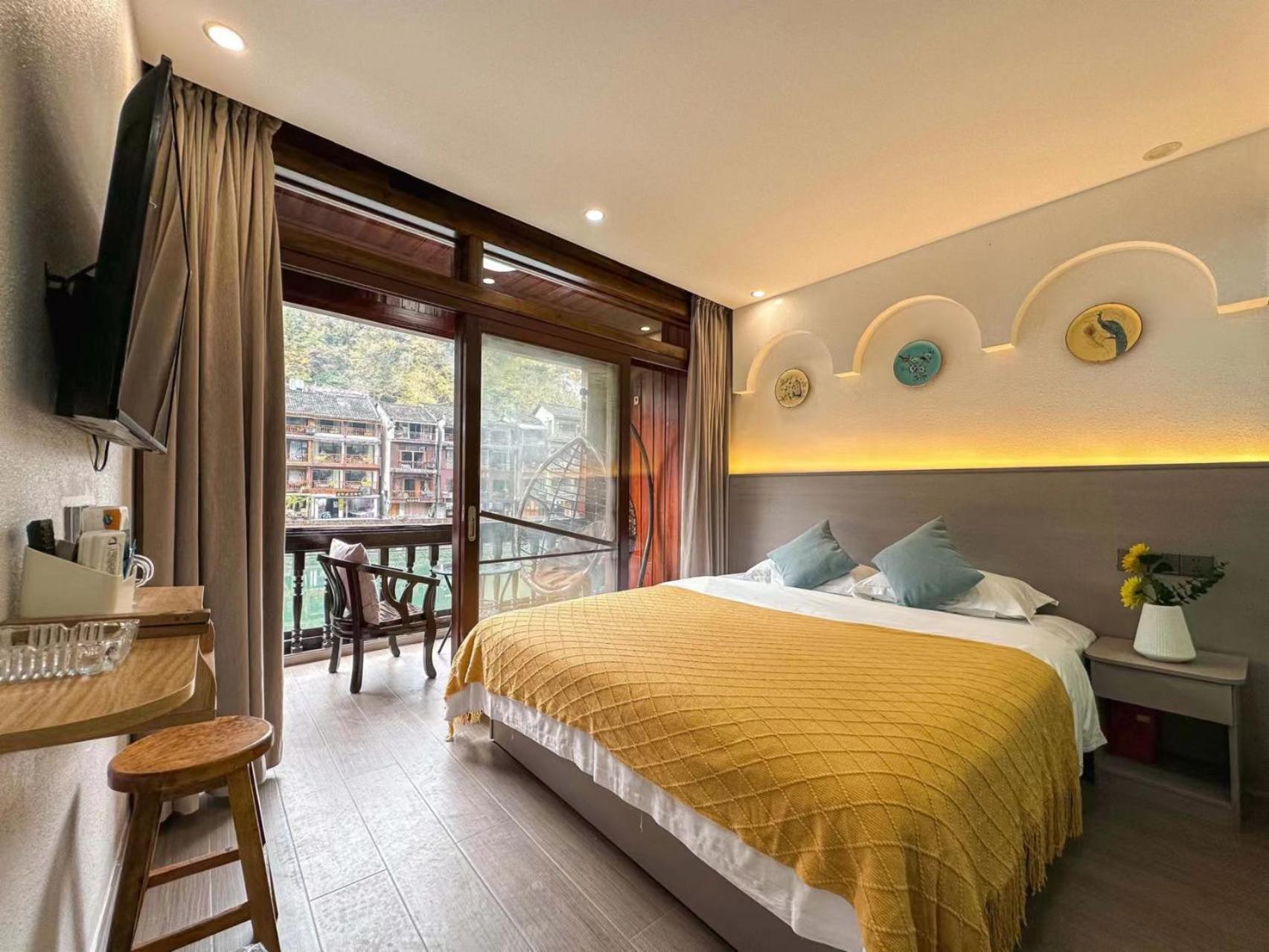 Fenghuang Ancient Town Lazy Cat Riverside Inn 外观 照片