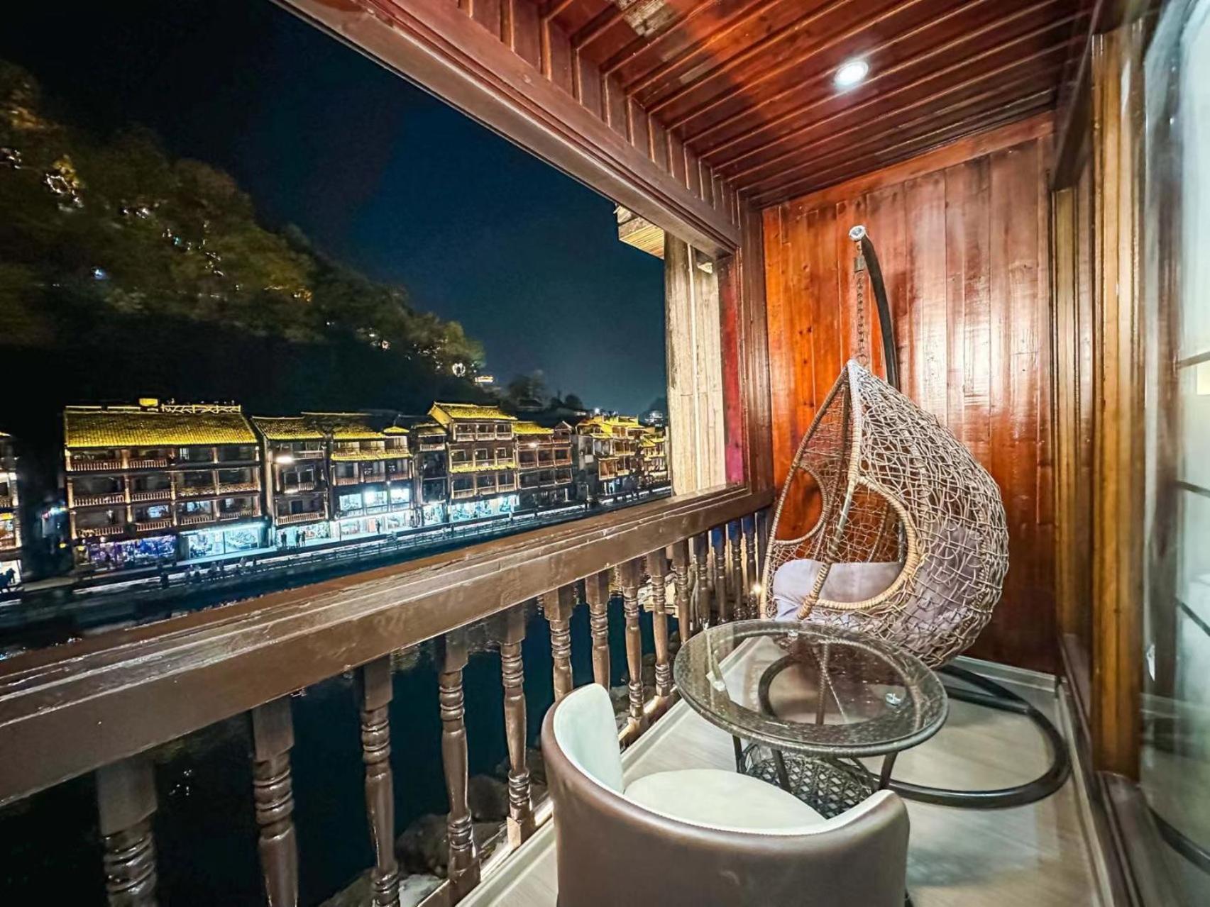 Fenghuang Ancient Town Lazy Cat Riverside Inn 外观 照片