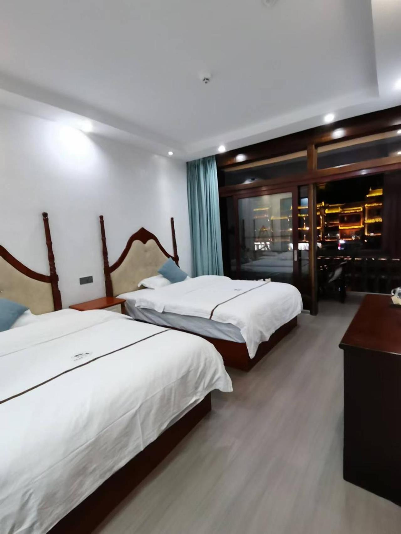 Fenghuang Ancient Town Lazy Cat Riverside Inn 外观 照片