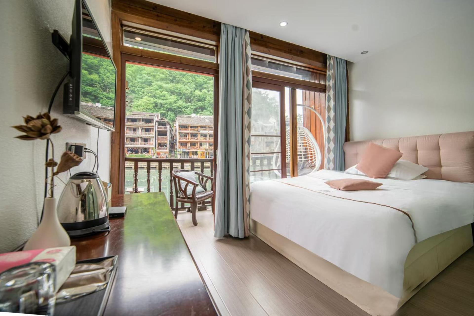 Fenghuang Ancient Town Lazy Cat Riverside Inn 外观 照片