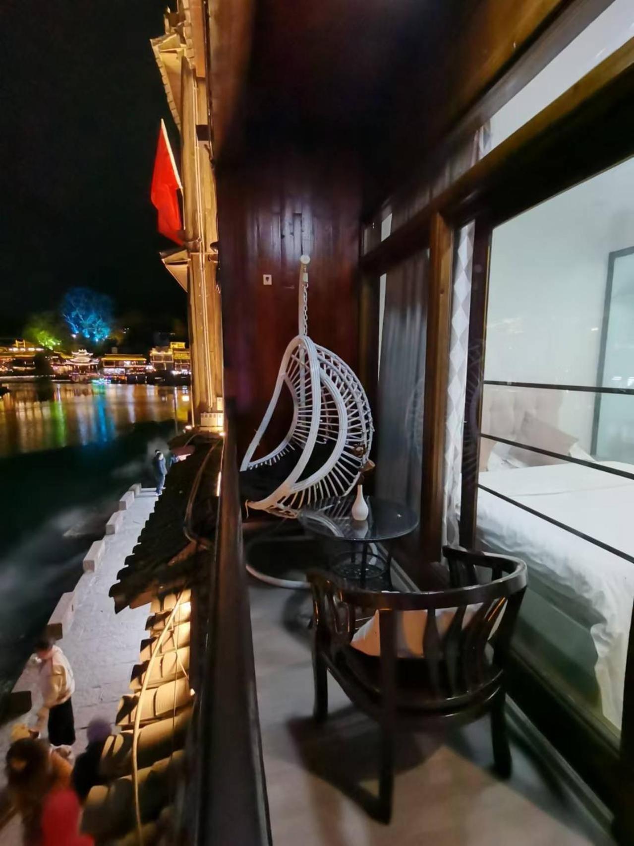 Fenghuang Ancient Town Lazy Cat Riverside Inn 外观 照片