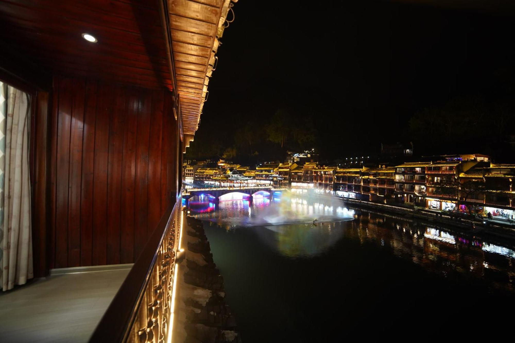 Fenghuang Ancient Town Lazy Cat Riverside Inn 外观 照片